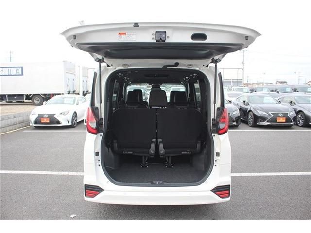 Toyota NOAH 2023-01 3678210-28