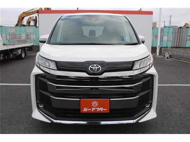 Toyota NOAH 2023-01 3678210-7