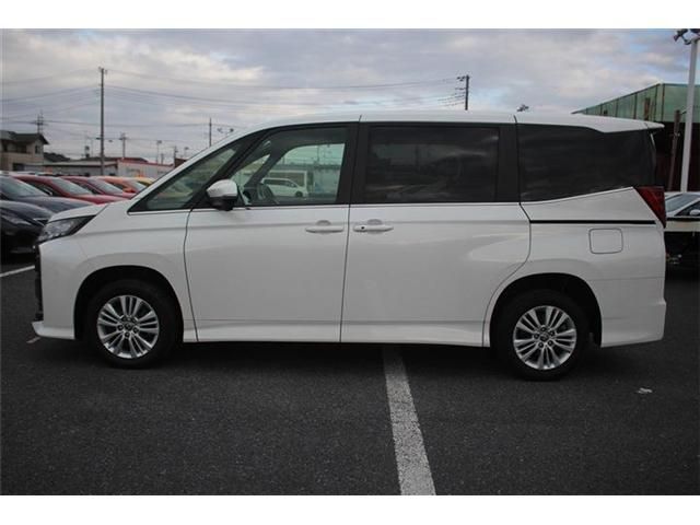 Toyota NOAH 2023-01 3678210-8