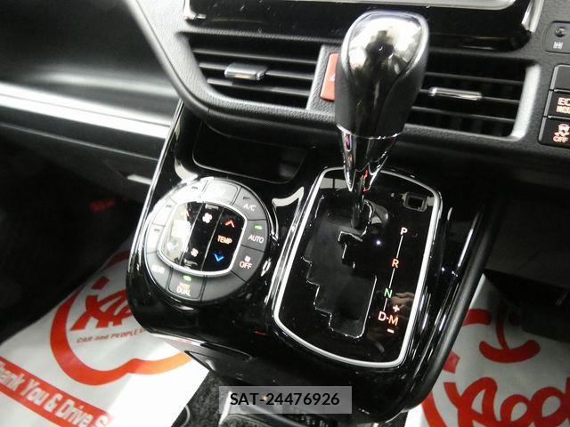 Toyota NOAH 2021-03 4242578-18