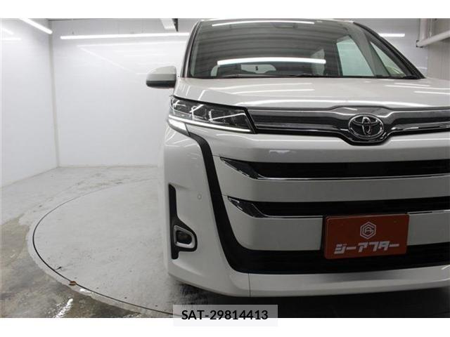 Toyota NOAH 2023-03 5874141-10