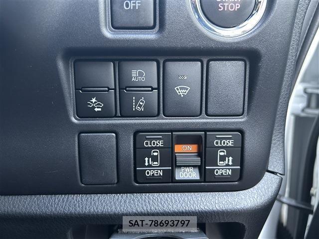 Toyota NOAH 2018-04 6246314-15