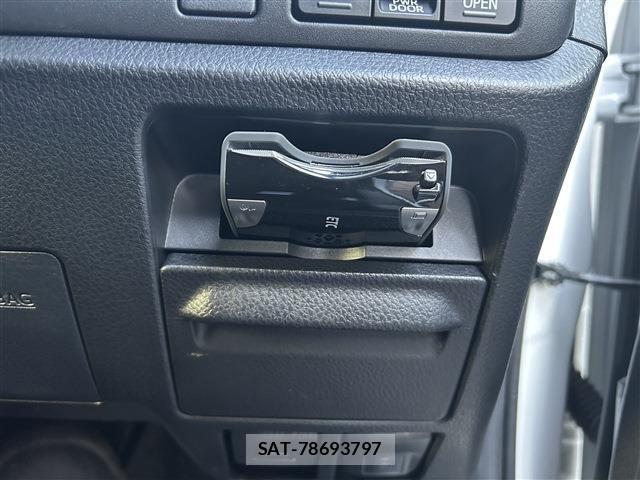 Toyota NOAH 2018-04 6246314-16