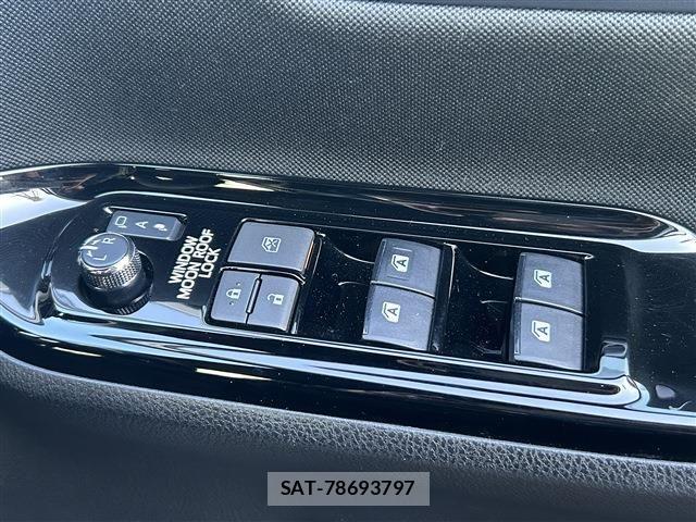 Toyota NOAH 2018-04 6246314-17
