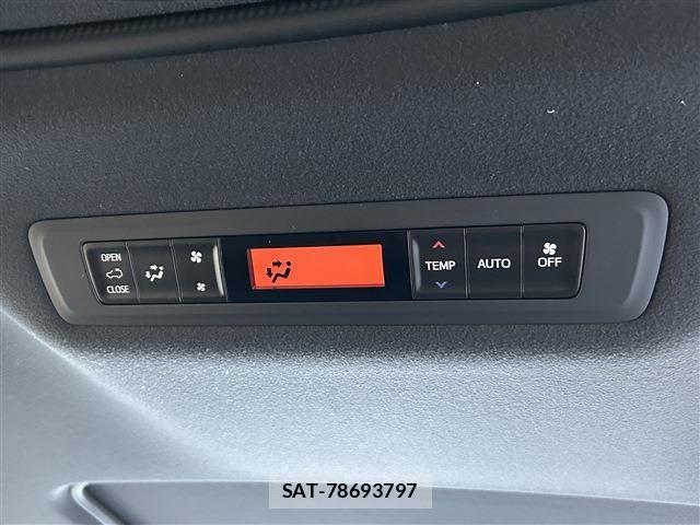 Toyota NOAH 2018-04 6246314-19