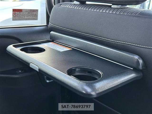 Toyota NOAH 2018-04 6246314-24