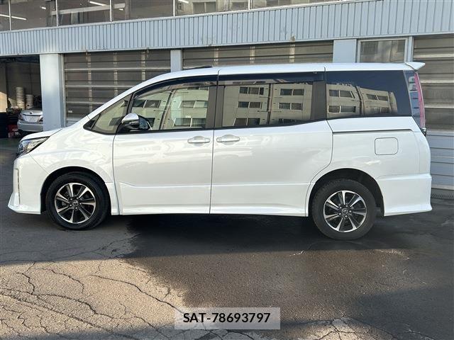 Toyota NOAH 2018-04 6246314-4