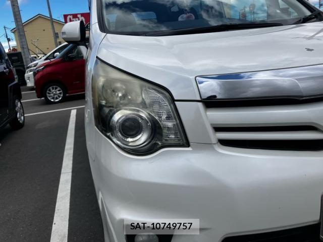 Toyota NOAH 2010-09 6276989-1