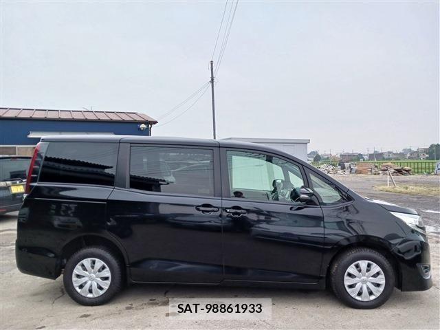 Toyota NOAH 2021-04 6272476-4