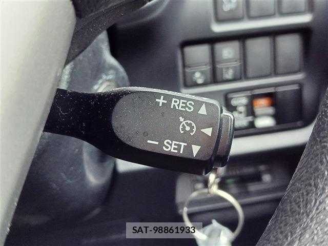 Toyota NOAH 2021-04 6272476-7