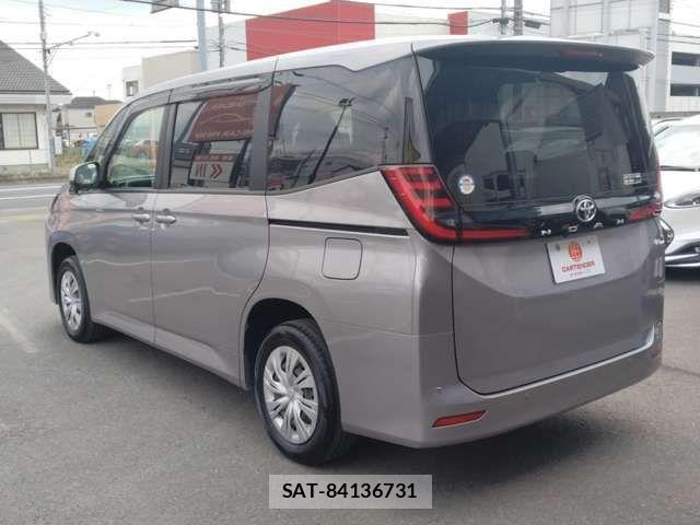 Toyota NOAH 2022-12 6305674-3