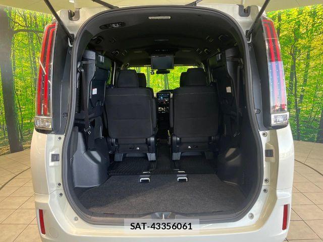 Toyota NOAH 2017-08 6501186-10