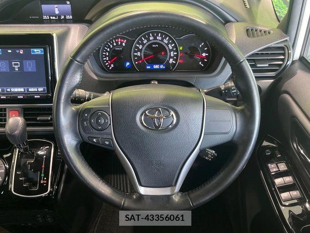 Toyota NOAH 2017-08 6501186-11