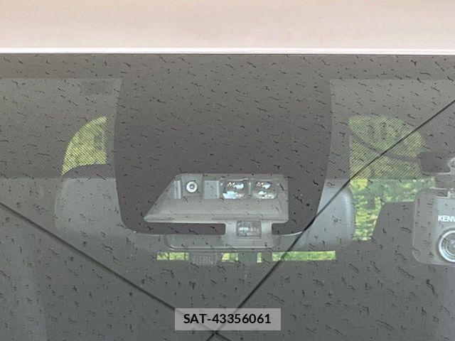 Toyota NOAH 2017-08 6501186-3