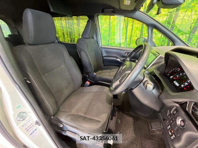 Toyota NOAH 2017-08 6501186-7