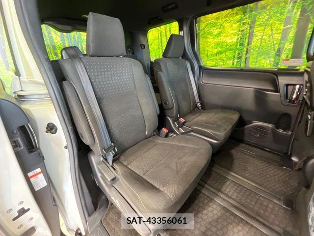 Toyota NOAH 2017-08 6501186-8