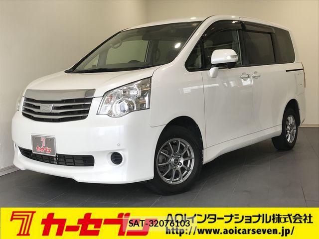Toyota NOAH 2013-05 6613781-0