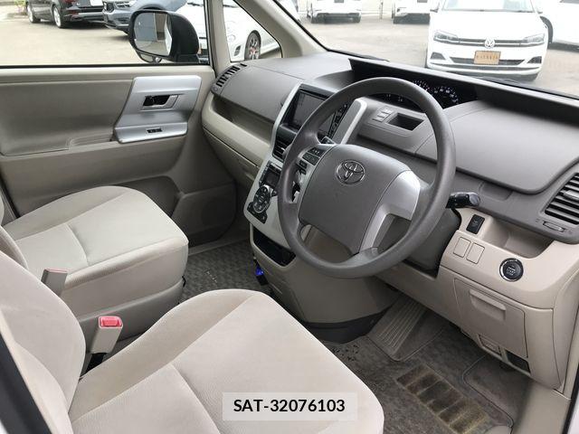 Toyota NOAH 2013-05 6613781-9