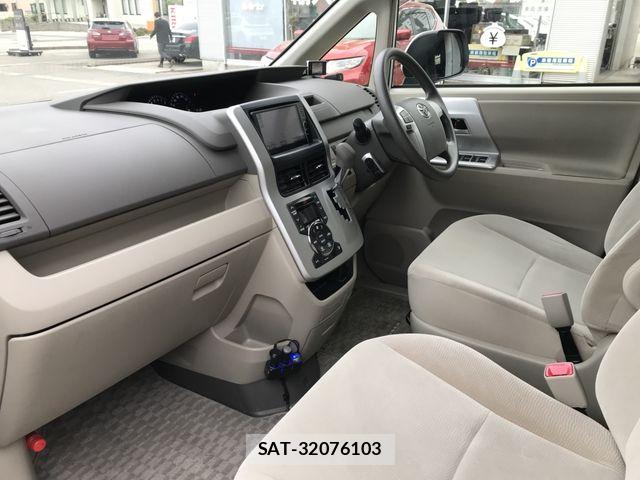 Toyota NOAH 2013-05 6613781-11