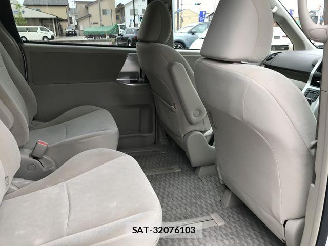 Toyota NOAH 2013-05 6613781-14