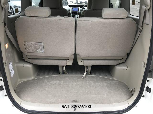 Toyota NOAH 2013-05 6613781-17