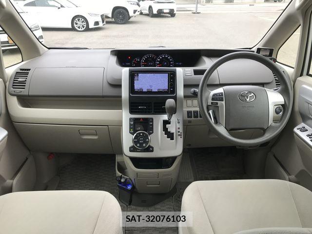 Toyota NOAH 2013-05 6613781-1
