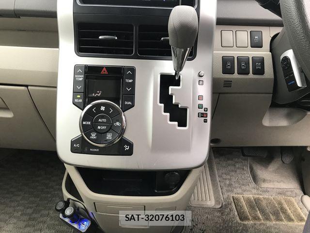 Toyota NOAH 2013-05 6613781-22