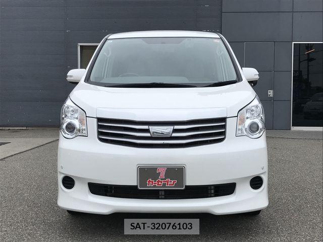 Toyota NOAH 2013-05 6613781-3