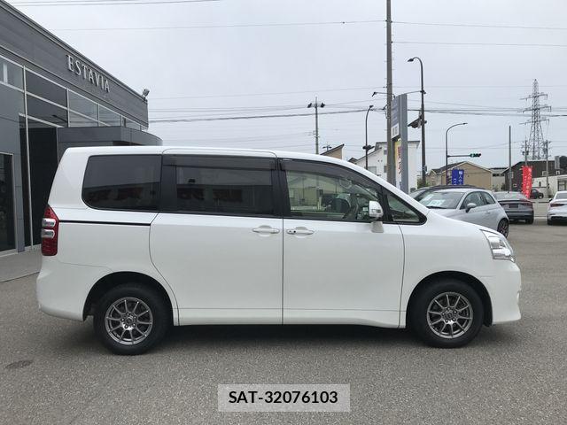 Toyota NOAH 2013-05 6613781-5