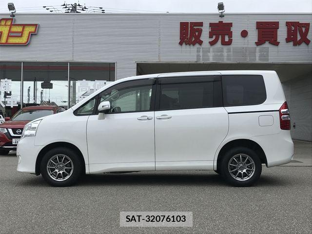Toyota NOAH 2013-05 6613781-8