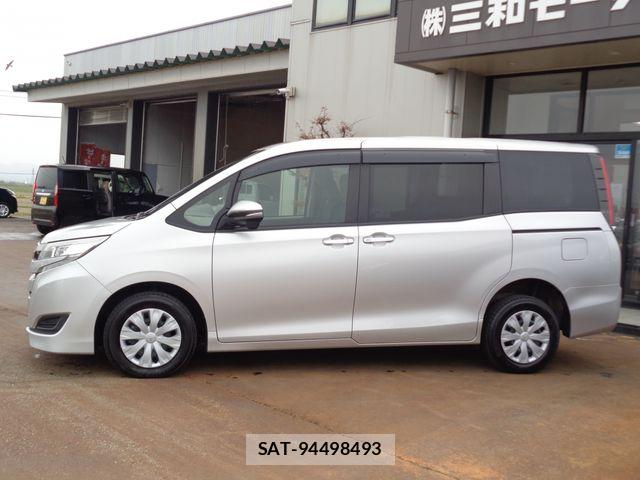 Toyota NOAH 2020-09 6613780-5