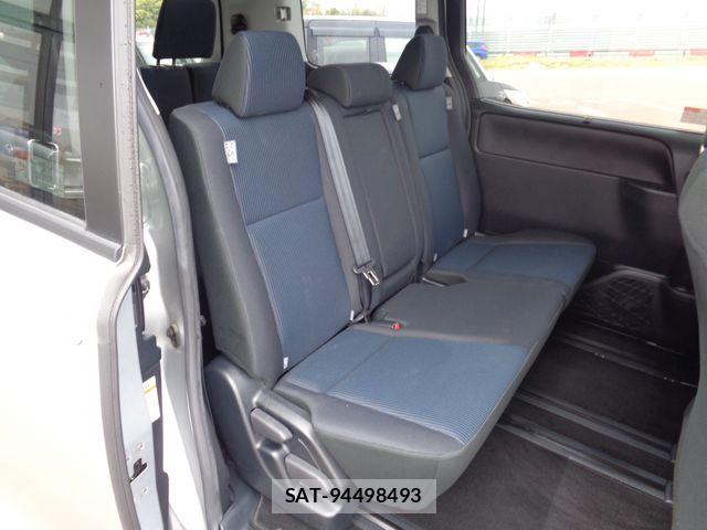 Toyota NOAH 2020-09 6613780-8