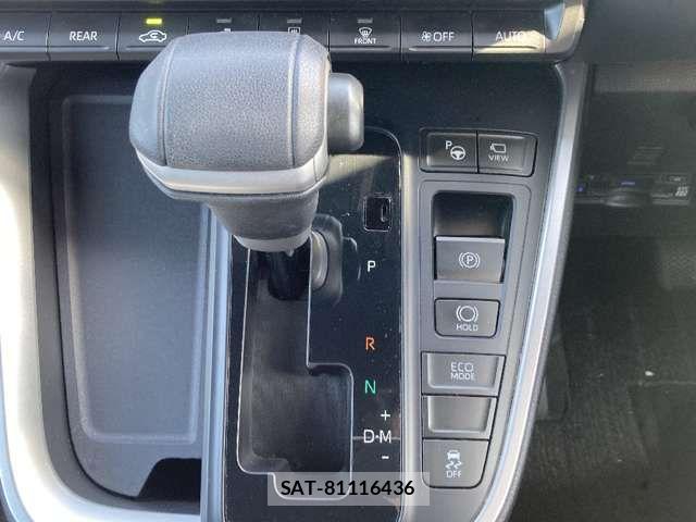 Toyota NOAH 2023-04 6613779-10