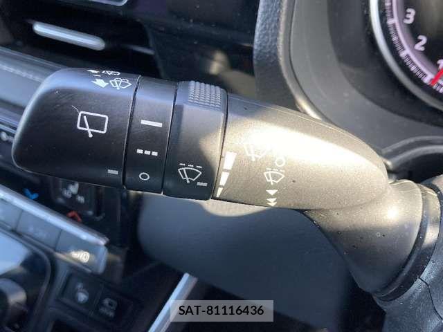 Toyota NOAH 2023-04 6613779-15