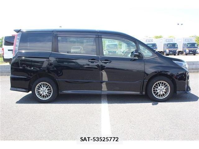 Toyota NOAH 2017-11 6682785-13