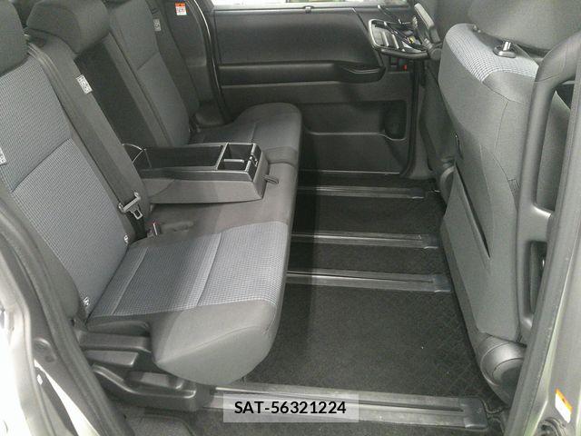 Toyota NOAH 2023-04 6716904-14