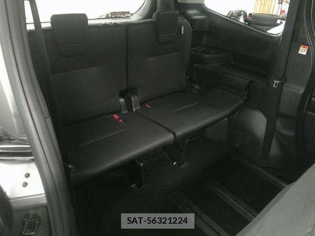 Toyota NOAH 2023-04 6716904-15