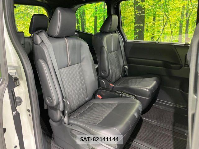 Toyota NOAH 2023-07 6716903-9