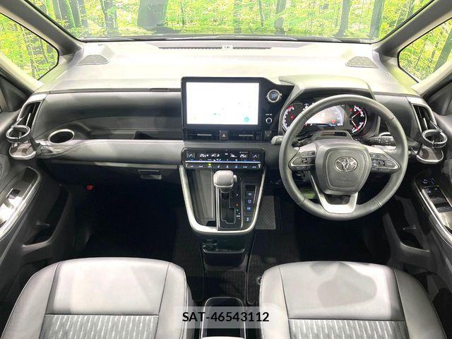 Toyota NOAH 2022-07 6910357-1