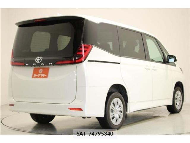 Toyota NOAH 2022-04 6910360-12