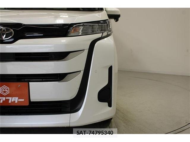 Toyota NOAH 2022-04 6910360-14