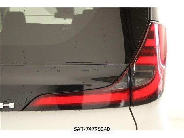Toyota NOAH 2022-04 6910360-18