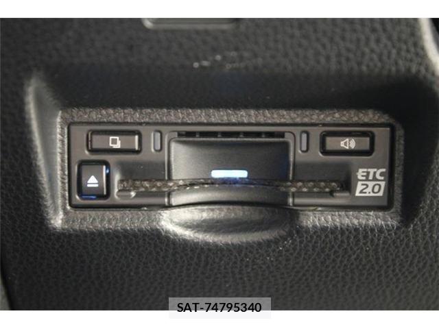 Toyota NOAH 2022-04 6910360-4