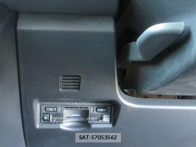 Toyota NOAH 2023-08 6910356-11