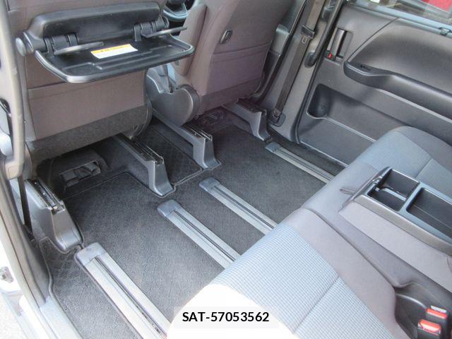 Toyota NOAH 2023-08 6910356-13