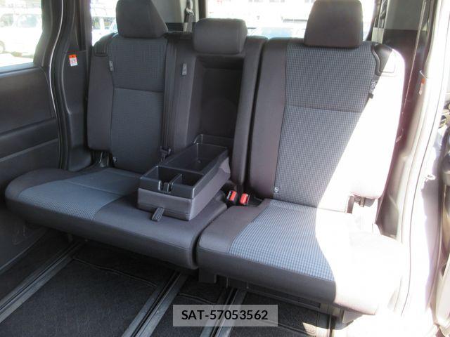 Toyota NOAH 2023-08 6910356-15