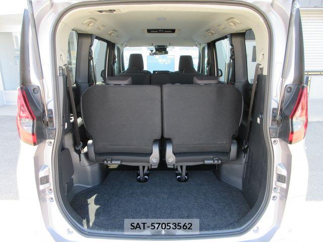 Toyota NOAH 2023-08 6910356-17