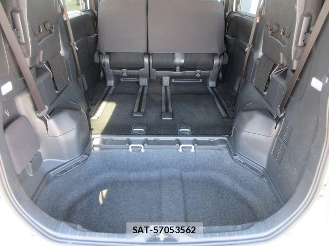 Toyota NOAH 2023-08 6910356-18