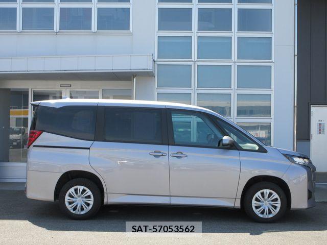 Toyota NOAH 2023-08 6910356-21
