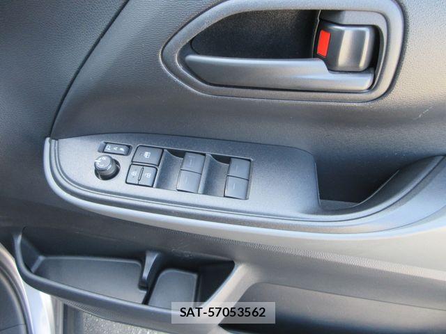 Toyota NOAH 2023-08 6910356-24